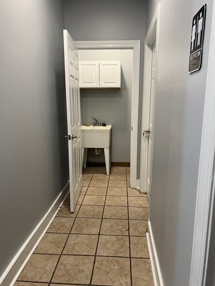 More Photos Of 1407 NW Broad St, Murfreesboro Freestanding For Lease