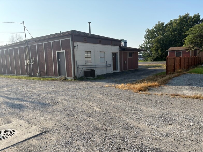More Photos Of 308 S Court St, Marion Freestanding For Sale