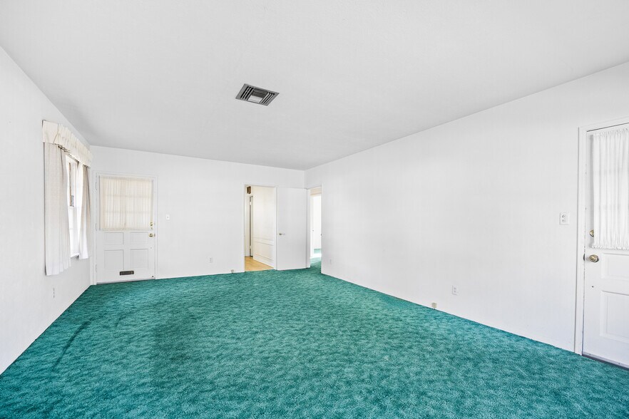 More Photos Of 1047 N San Gabriel Ave, Azusa Apartments For Sale