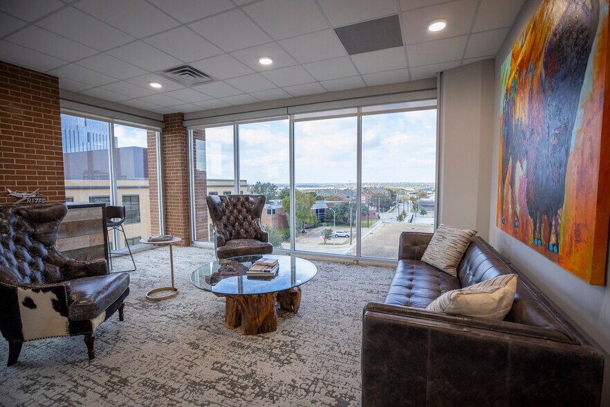 More Photos Of 930 W 1st St, Fort Worth Office For Sale