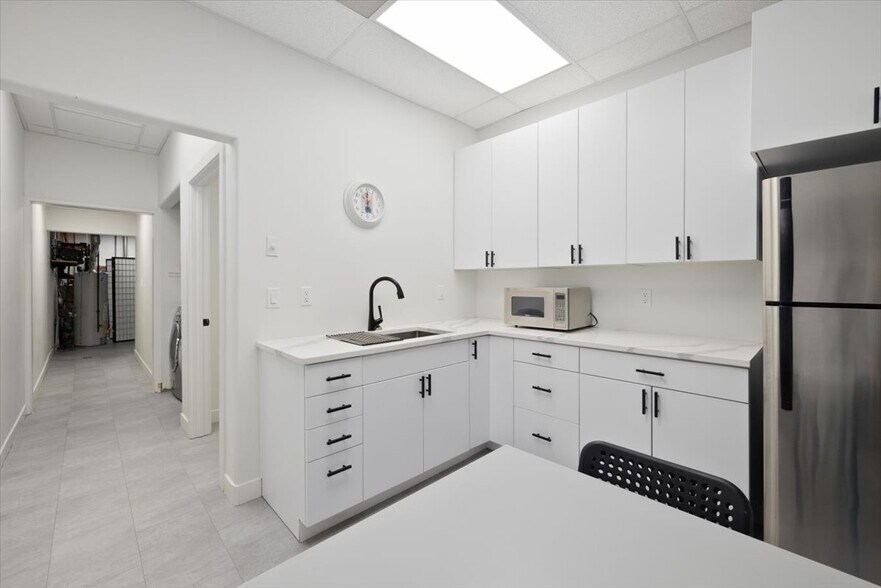 More Photos Of 204 S Durbin St, Casper Flex For Lease