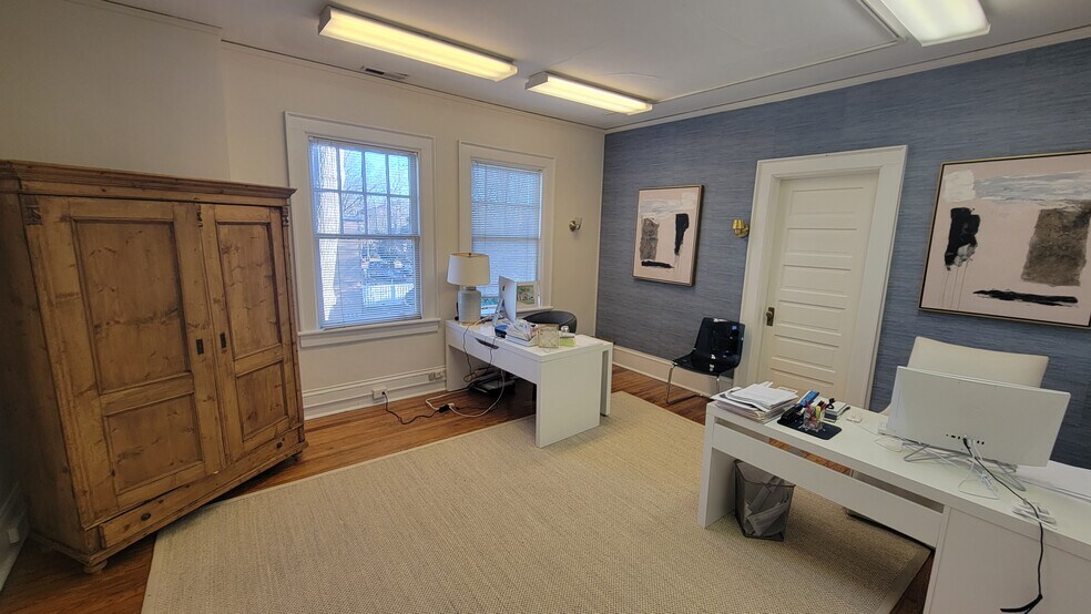 More Photos Of 708 East Blvd, Charlotte Office For Sale