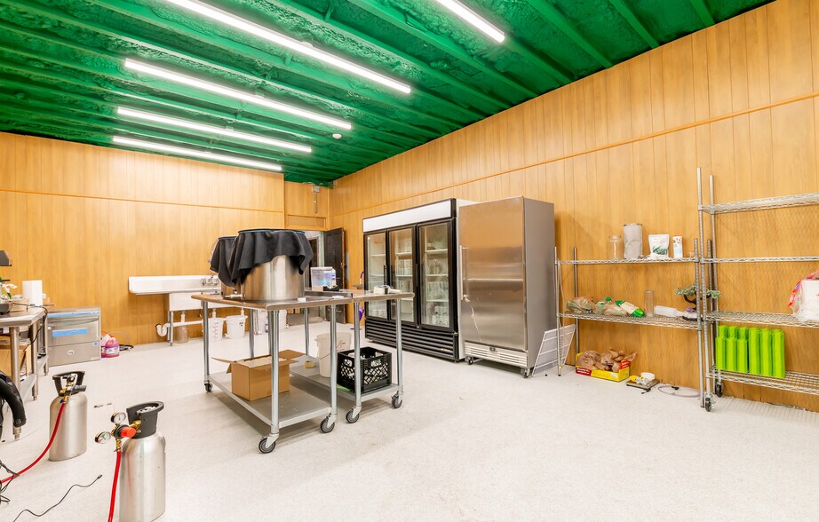 More Photos Of 927 E Madison St, Louisville Warehouse For Sale