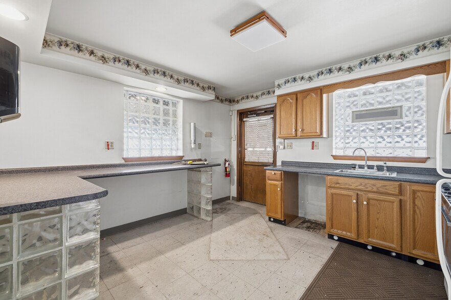 More Photos Of 101 W 9th Ave, Homestead Office For Sale