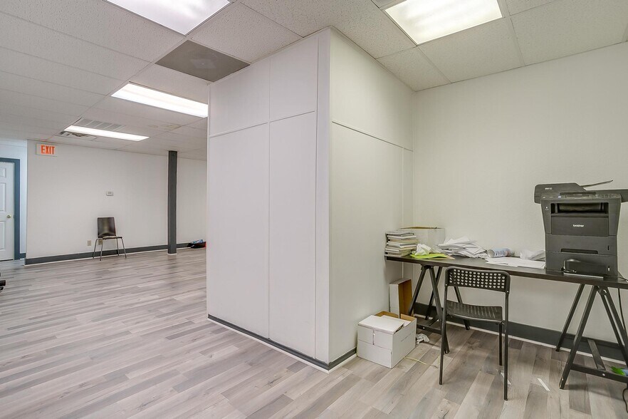 More Photos Of 1434 N Main St, Fort Worth Storefront Retail Office For Lease