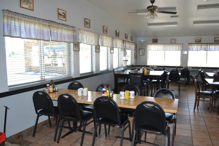 More Photos Of 308 W 12th St, Alturas Hotel For Sale