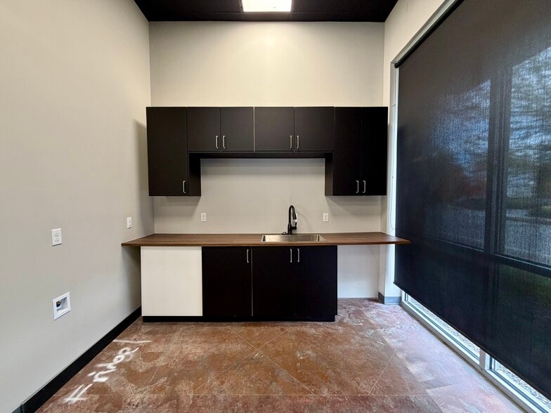 More Photos Of 10800 SE 82nd Ave, Happy Valley Storefront Retail Office For Sale