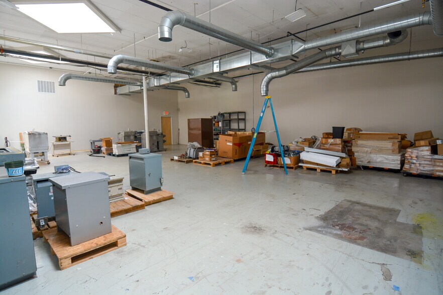 More Photos Of 888 Dayton St, Yellow Springs Warehouse For Lease