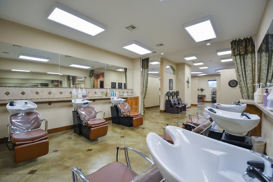 More Photos Of 2320 Airport Rd, Temple Storefront Retail Office For Lease