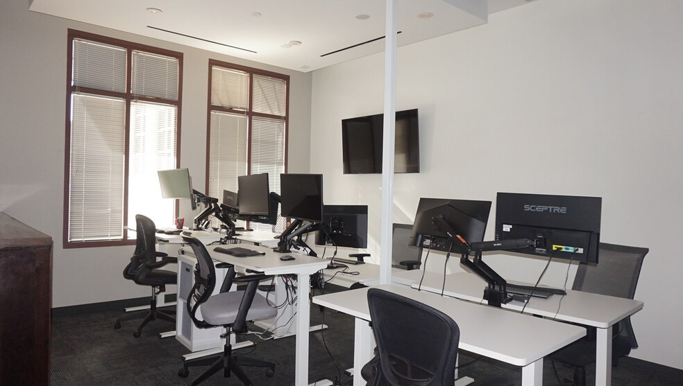 More Photos Of 7135 E Camelback Rd, Scottsdale Coworking Space