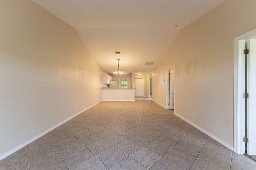 More Photos Of 717 SE 8th St, Cape Coral Apartments For Sale