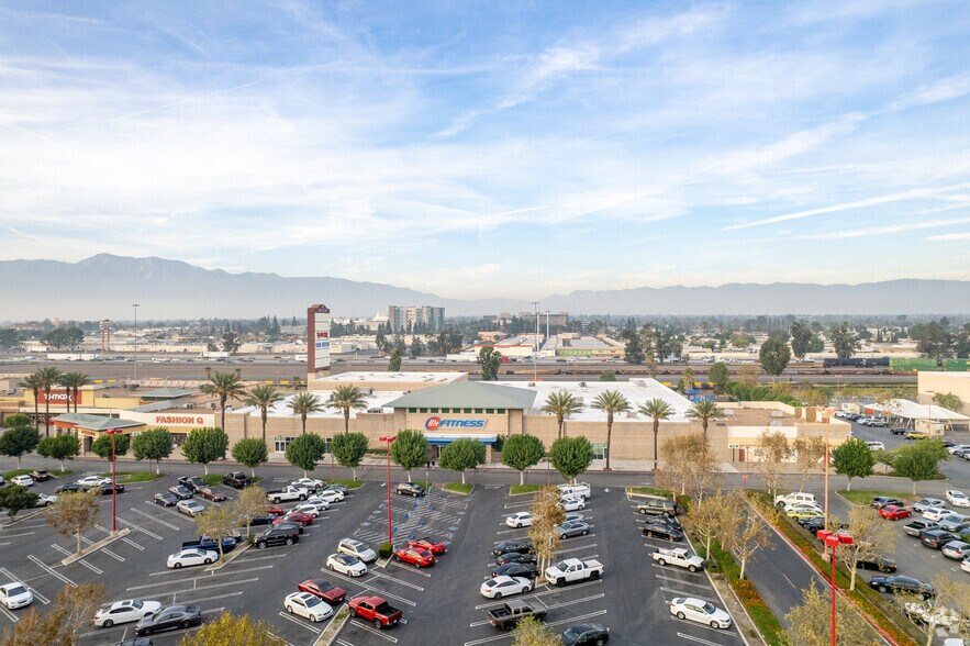 More Photos Of 16920-17296 Slover Ave, Fontana Unknown For Lease