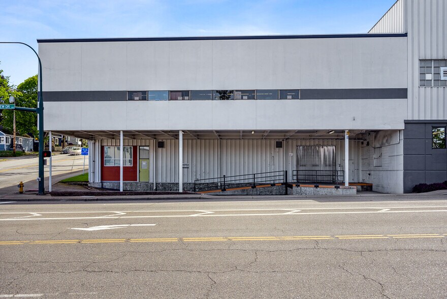 More Photos Of 2727 W Marine View Dr, Everett Flex For Lease