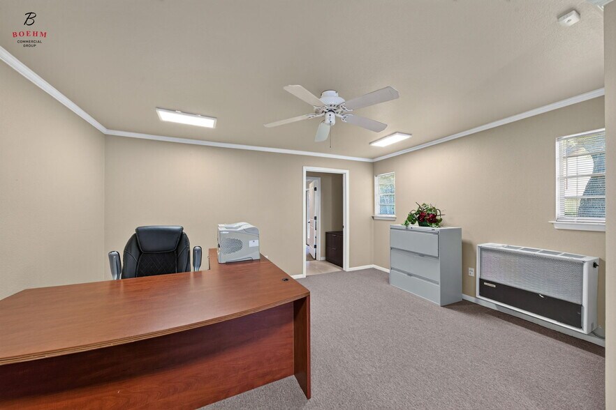 More Photos Of 115 Oak Park Dr, Boerne Office For Sale