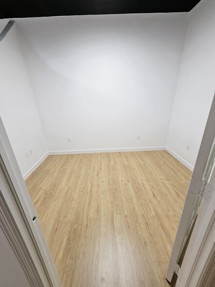 More Photos Of 14200-14238 SW 136th St, Miami Light Manufacturing For Sale