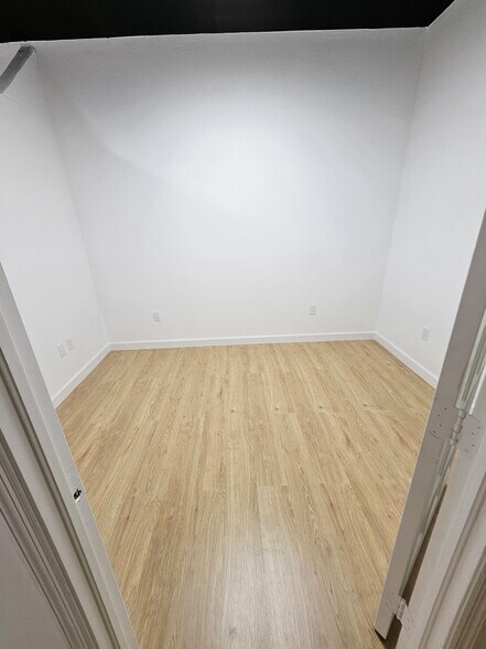 More Photos Of 14200-14238 SW 136th St, Miami Light Manufacturing For Sale