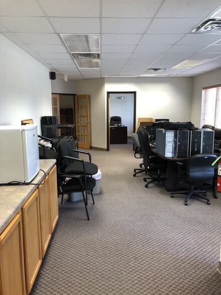 More Photos Of 1515 E Cleveland Ave, Monett Office For Lease