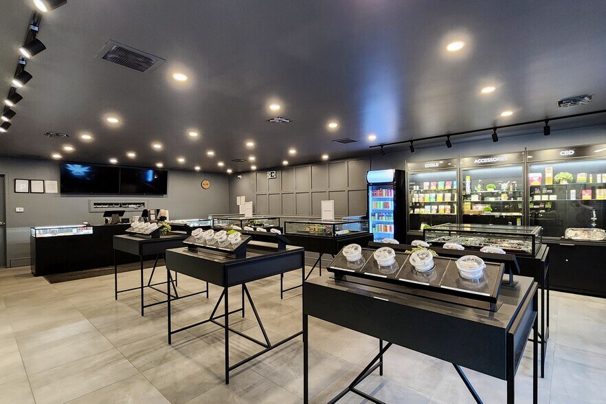 More Photos Of 5171 Yonge St, Toronto Storefront For Sale