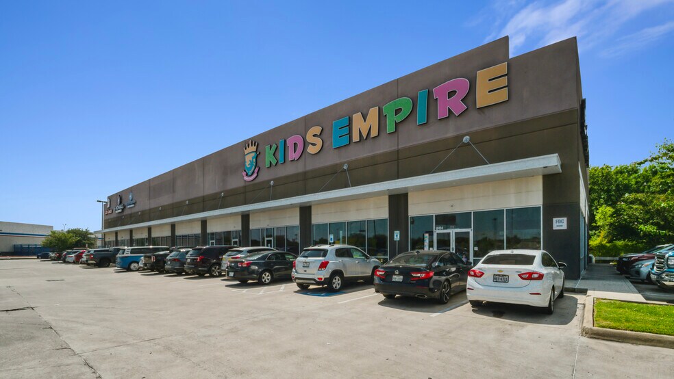 More Photos Of 10404 Gulf Fwy, Houston Storefront For Lease