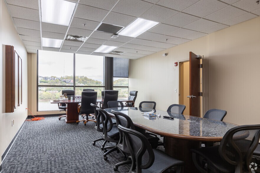 More Photos Of 119 Fairfield Ave, Bellevue Office For Lease