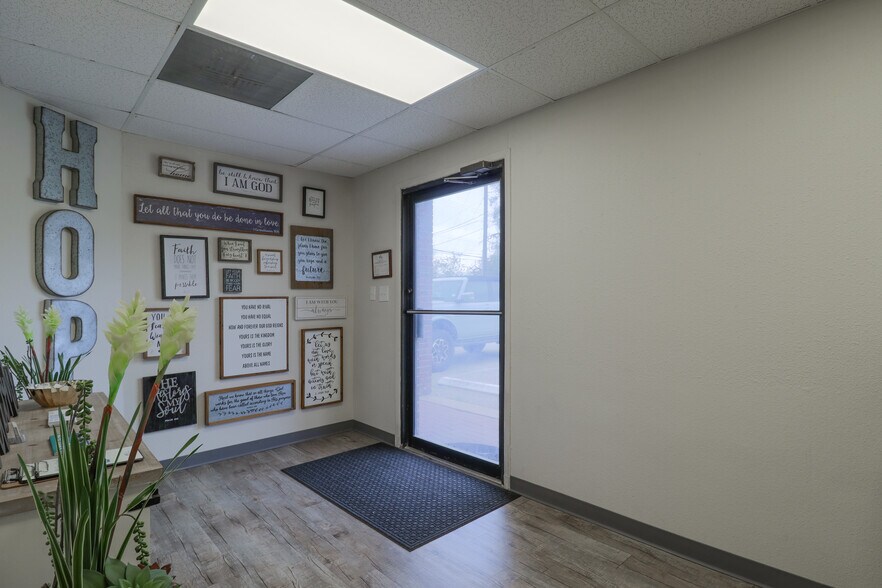 More Photos Of 303 Morrow St, Georgetown Storefront Retail Office For Sale