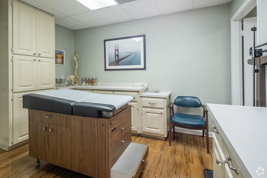 More Photos Of 2328 N US Hwy 19, Holiday Medical For Lease
