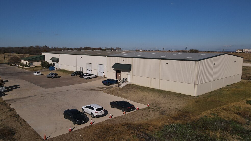 More Photos Of 1936 Lone Star Rd, Mansfield Warehouse For Lease