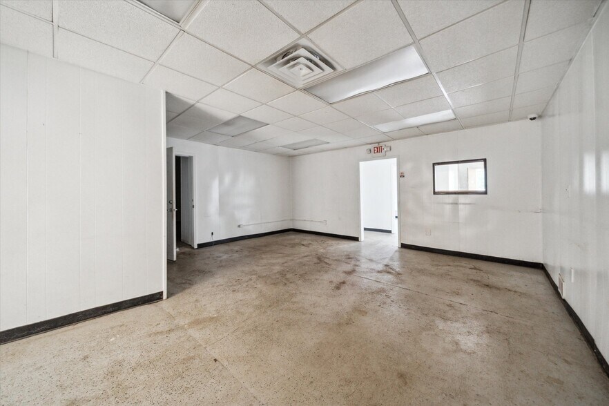 More Photos Of 16811 Stephens, Eastpointe Industrial For Sale