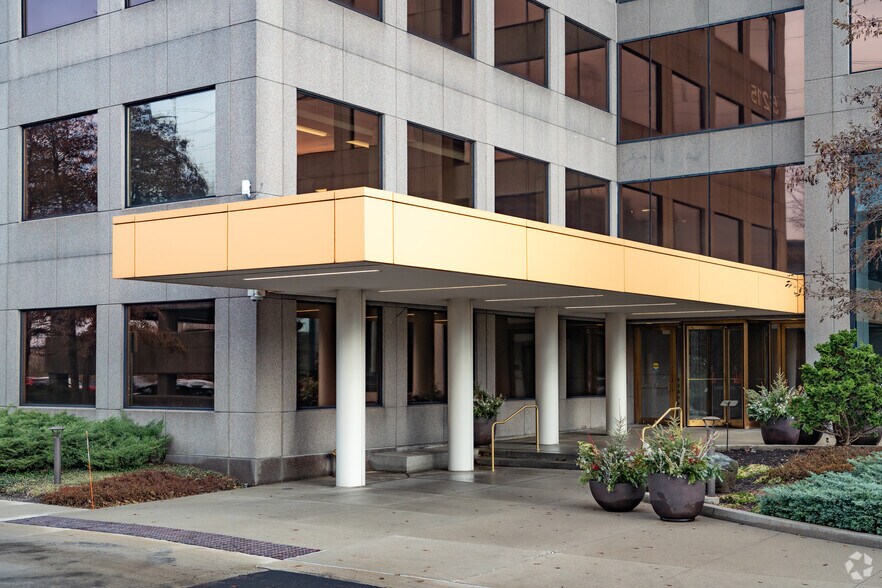 More Photos Of 5215 Old Orchard Rd, Skokie Office Residential For Lease