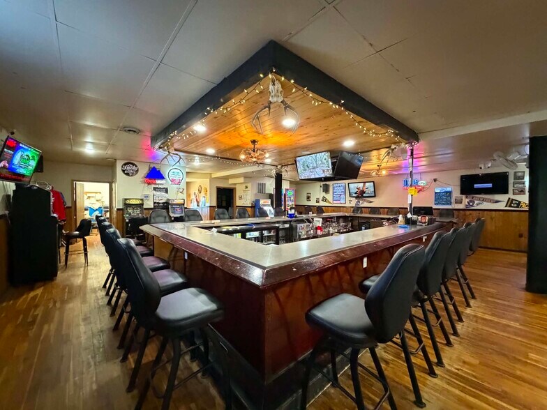 More Photos Of 48 S 5th St, Barron Sports And Entertainment For Sale