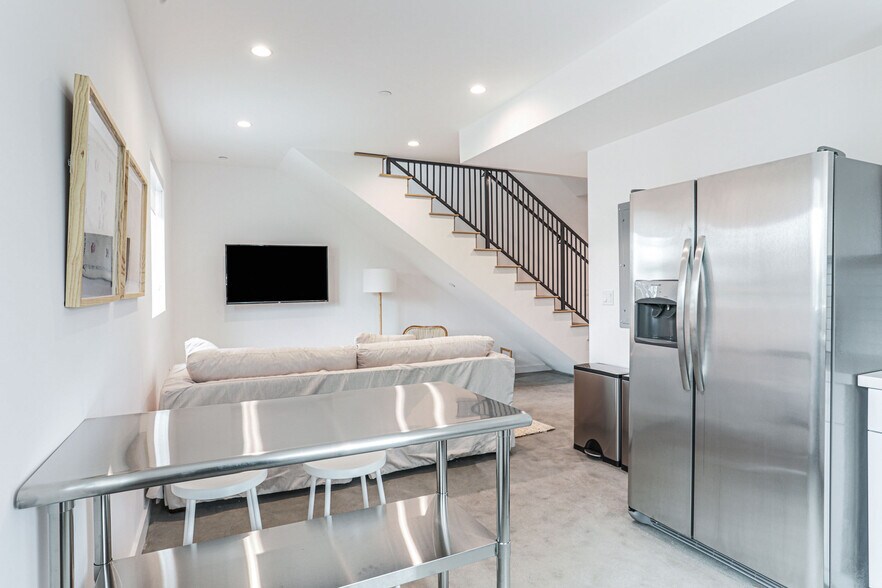 More Photos Of 2301 S Cloverdale Ave, Los Angeles Apartments For Sale