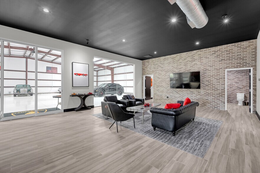 More Photos Of 21255 Blair Rd, Conroe Warehouse For Sale