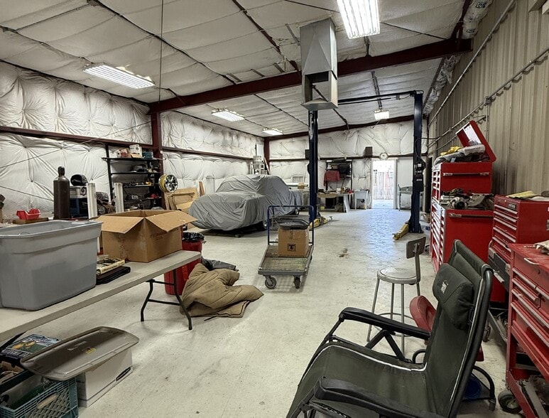 More Photos Of 300 Watts Dr, Bakersfield Warehouse For Sale