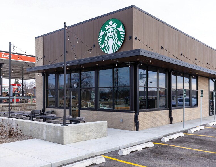 More Photos Of 1220 W 18th St S, Newton Freestanding For Sale