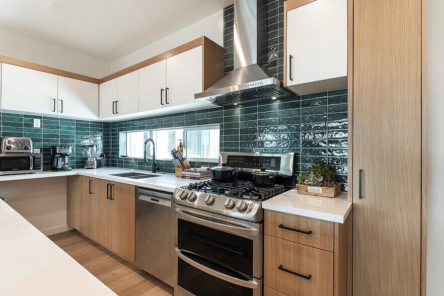 More Photos Of 811 N Harvard Blvd, Los Angeles Multifamily For Sale