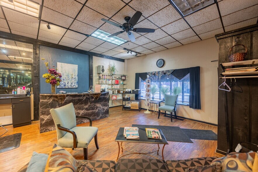 More Photos Of 733-735 Allegheny River Blvd, Verona Storefront For Sale