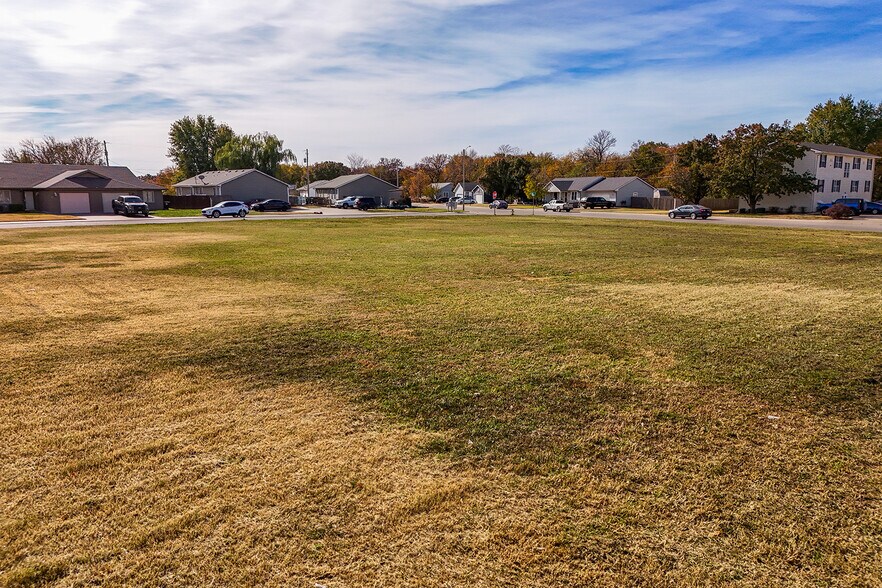More Photos Of 1+/- Acre on Marcella & Huehl, Salina Land For Sale