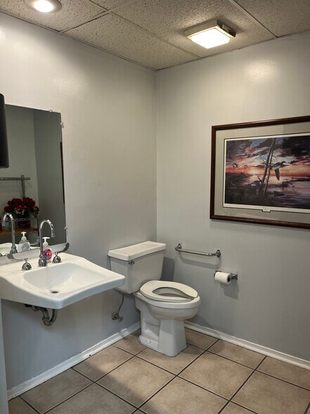 More Photos Of 4711 Mission Rd, Mission Office For Sale