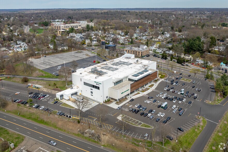 More Photos Of 110 High Ridge Rd, Stamford Supermarket For Lease