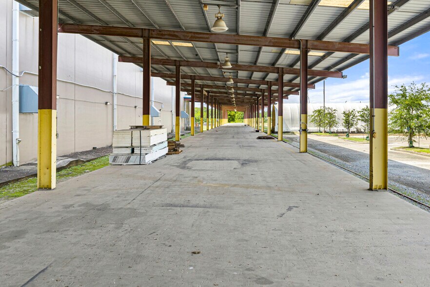 More Photos Of 3501 Jourdan Rd, New Orleans Distribution For Lease