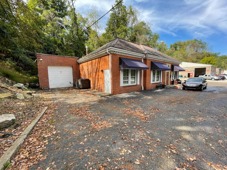 More Photos Of 640 Long Rd, Pittsburgh Light Distribution For Sale