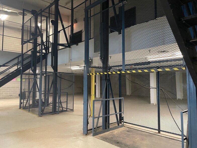 More Photos Of 822 W Wilson Ave, Chicago Warehouse For Sale