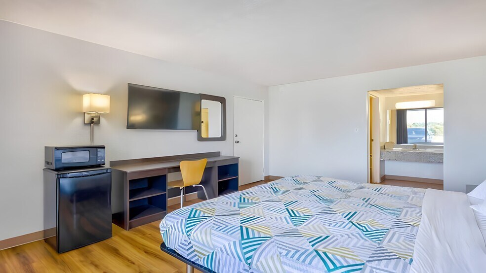 More Photos Of 250 Conicville Rd, Mount Jackson Hotel For Sale