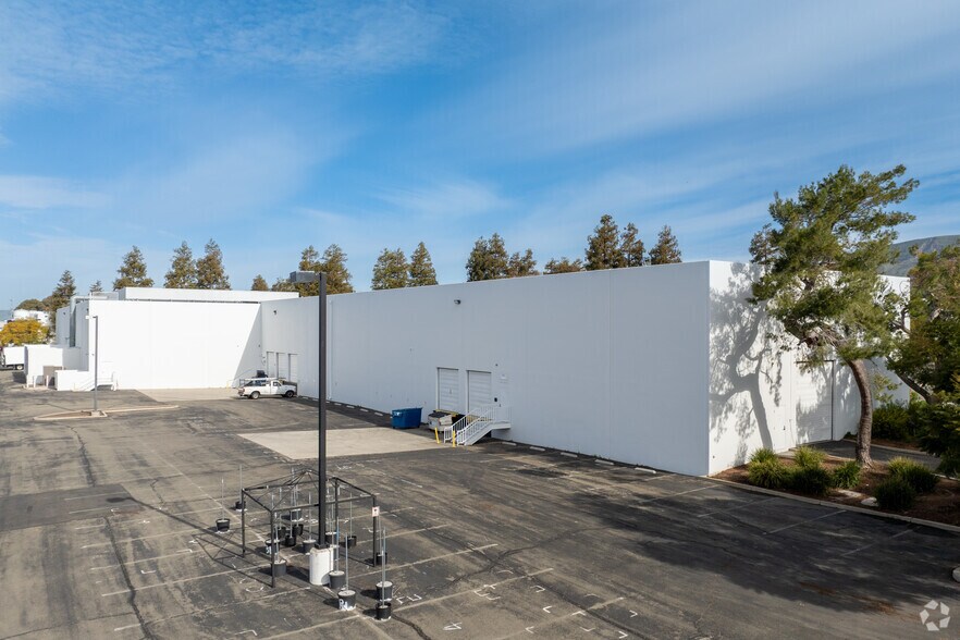 More Photos Of 940-980 Mission Ct, Fremont Warehouse For Lease