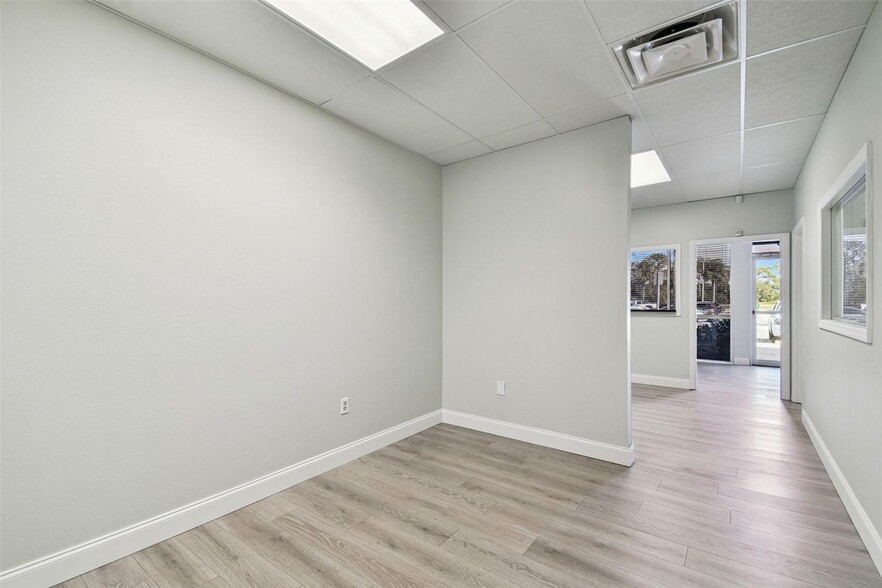 More Photos Of 5404 Hoover Blvd, Tampa Medical For Sale