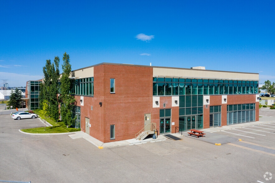More Photos Of 4000 4th St SE, Calgary Office For Lease
