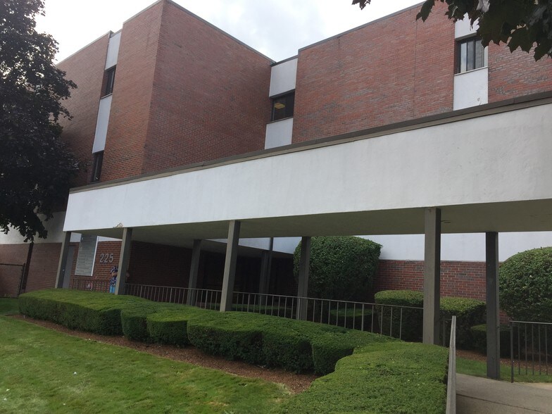 More Photos Of 225 Boston St, Lynn Medical For Lease