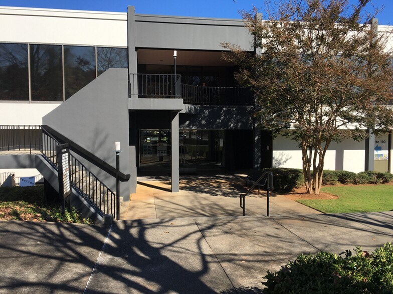 More Photos Of 3300 Holcomb Bridge Rd, Peachtree Corners Office For Lease