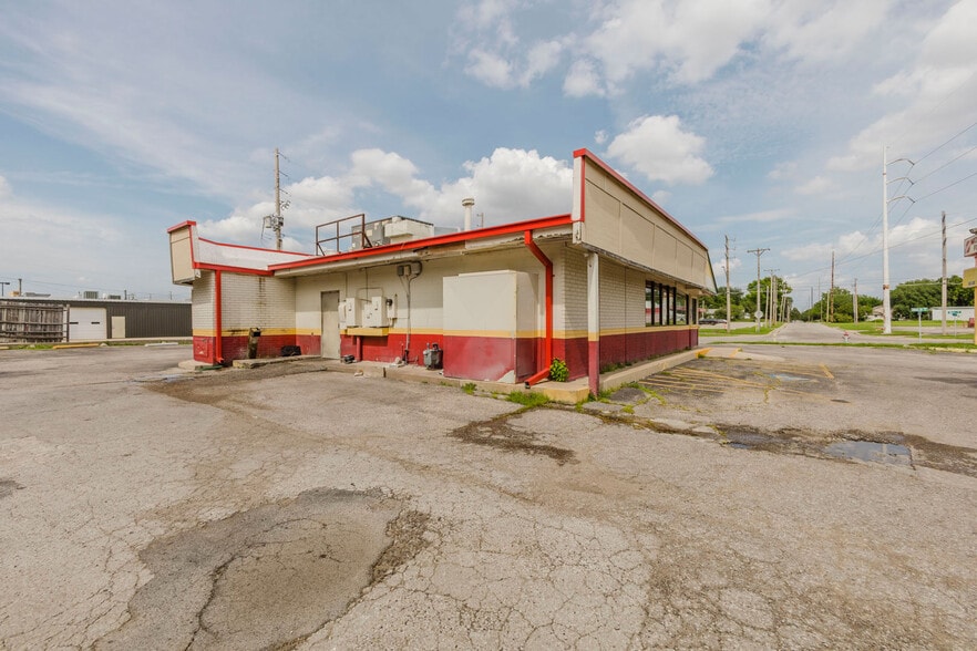 More Photos Of 503 N West St, Wichita Fast Food For Sale