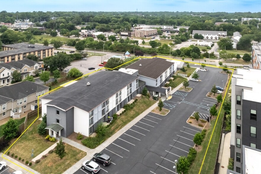 More Photos Of 1722 N Walnut St, Bloomington Apartments For Sale